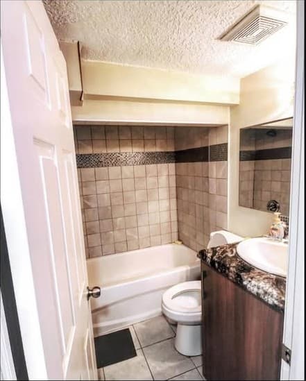 Martin Crossing Green: bathroom