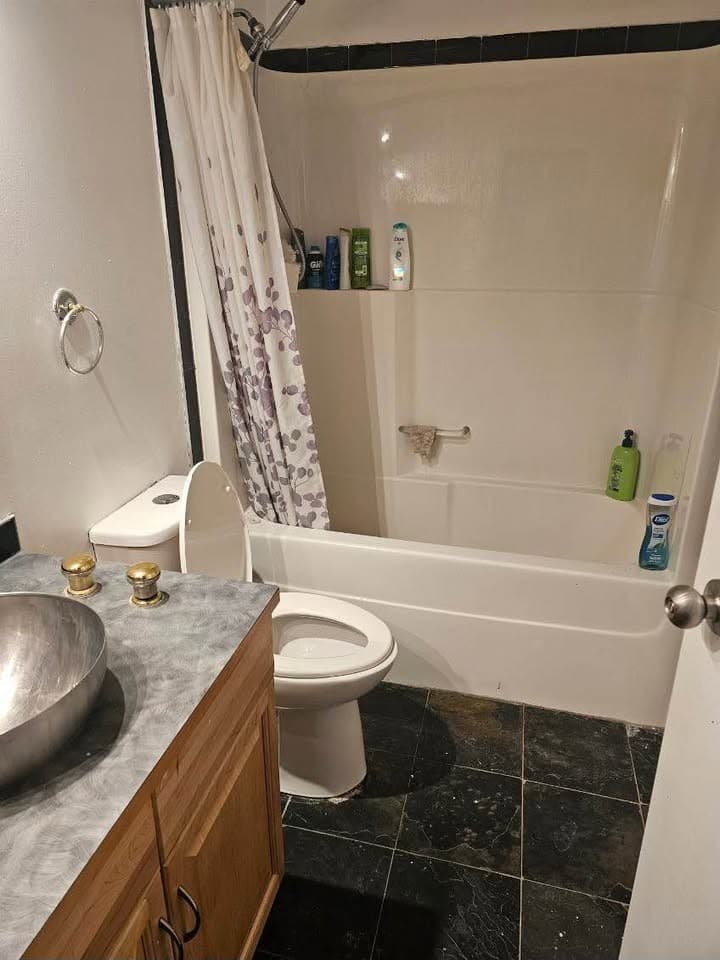 Templeson Crescent: bathroom 1